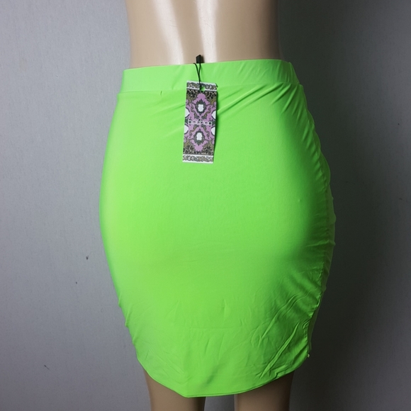 SOLD- New Neon Green Mini Skirt Size 12 - Picture 7 of 7